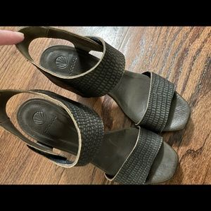 COCLICO PLATFORM STRAPPY SANDAL